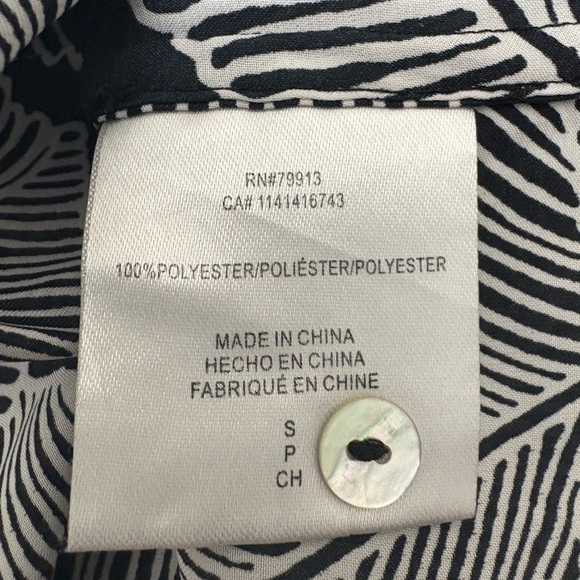 A Pea In The Pod Maternity Black & White Leaf Print Silky Sleeveless Blouse | Sm - Picture 9 of 10